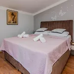 Rustical With Traditional Tavern & Pool Vila *