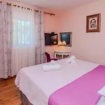 Vila Rustical With Traditional Tavern & Pool *