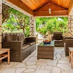 Rustical With Traditional Tavern & Pool Vila *