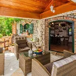 Rustical With Traditional Tavern & Pool Vila *