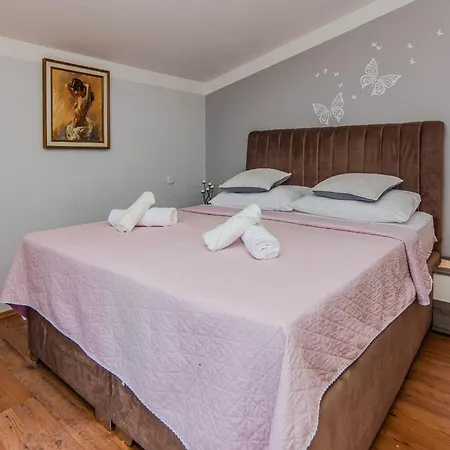 Rustical With Traditional Tavern & Pool فيلة *