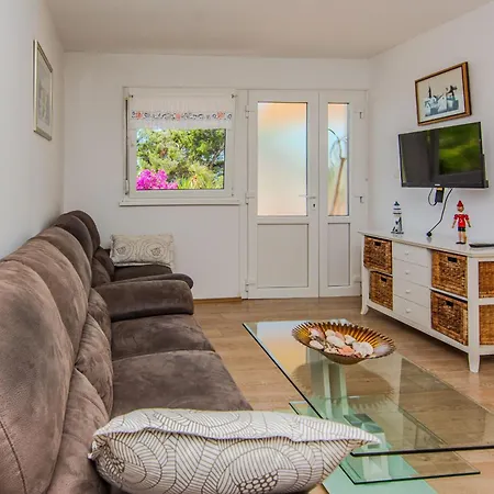 Rustical With Traditional Tavern & Pool فيلة ماسلينتسا