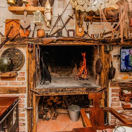 וילה Rustical With Traditional Tavern & Pool