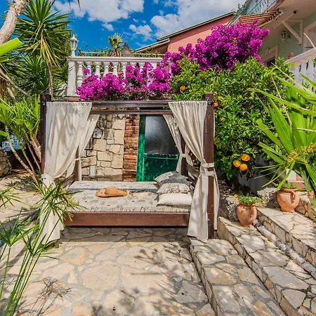 فيلة Rustical With Traditional Tavern & Pool *