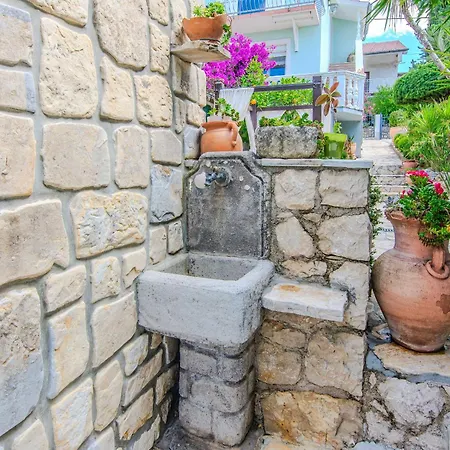 Rustical With Traditional Tavern & Pool וילה