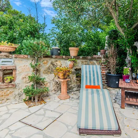 Rustical With Traditional Tavern & Pool ماسلينتسا