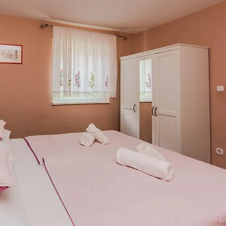 Rustical With Traditional Tavern & Pool * ماسلينتسا