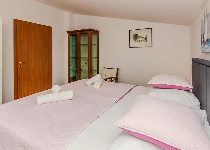 Villa Rustical With Traditional Tavern & Pool