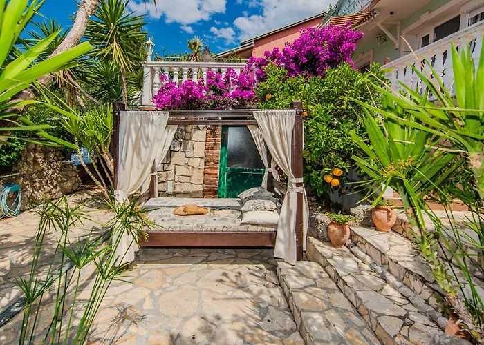 Villa Rustical With Traditional Tavern & Pool *