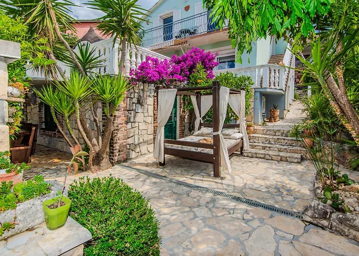 Villa Rustical With Traditional Tavern & Pool
