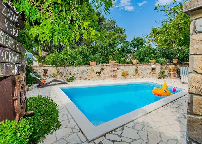 Villa Rustical With Traditional Tavern & Pool *