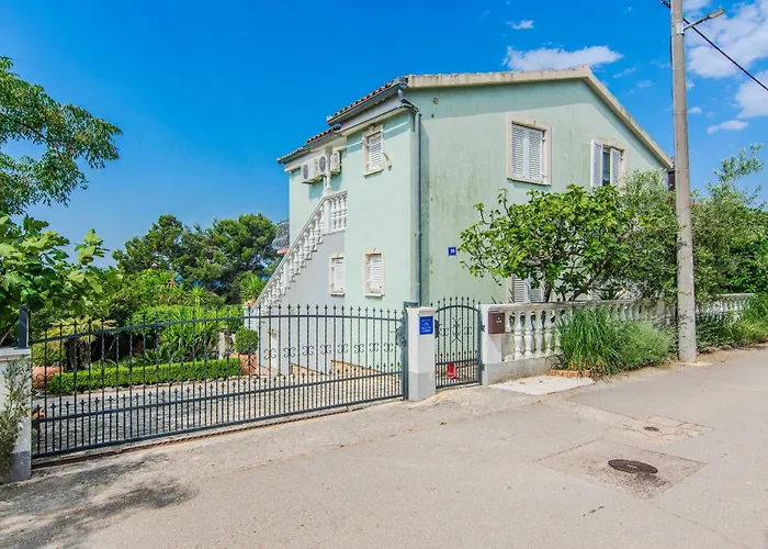 Villa Rustical With Traditional Tavern & Pool *