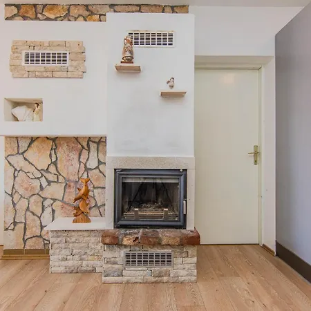 Villa Rustical With Traditional Tavern & Pool