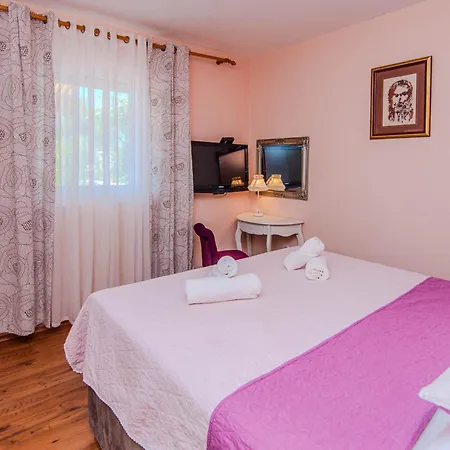 Villa Rustical With Traditional Tavern & Pool *