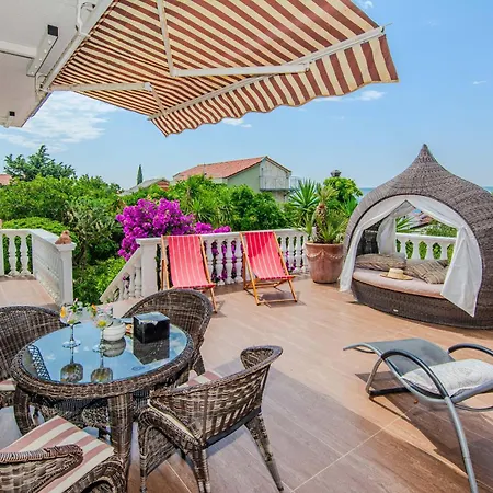 Rustical With Traditional Tavern & Pool Villa Maslenica