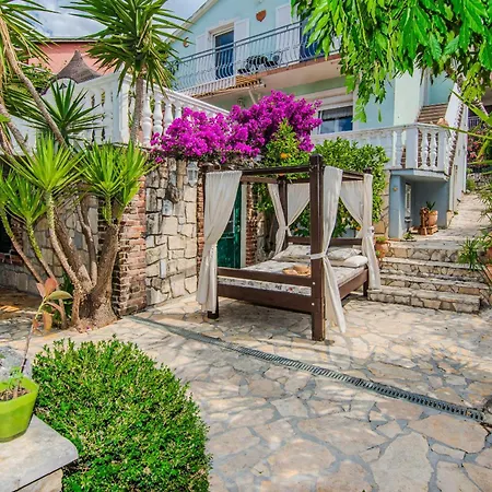 Villa Rustical With Traditional Tavern & Pool