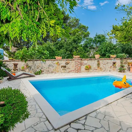 Villa Rustical With Traditional Tavern & Pool *