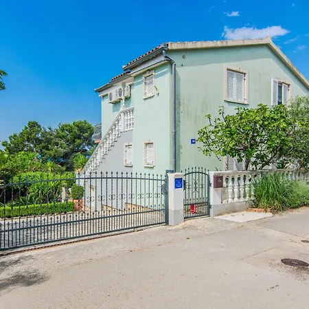 Villa Rustical With Traditional Tavern & Pool *