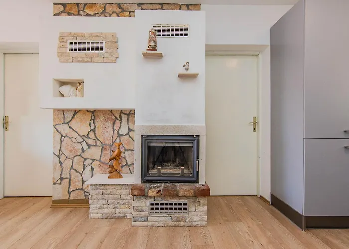 Вилла Rustical With Traditional Tavern & Pool